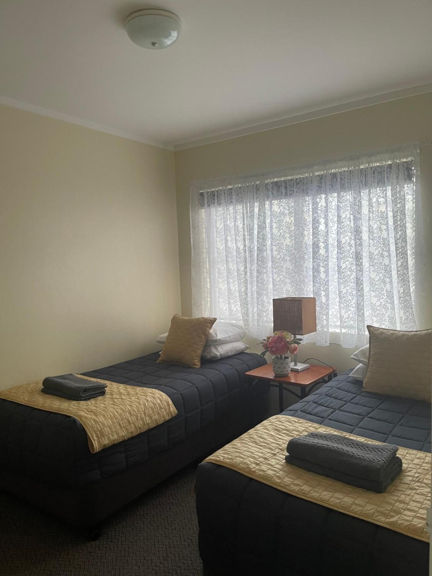 Westwood Motor Inn อาร์มีเดล ภายนอก รูปภาพ