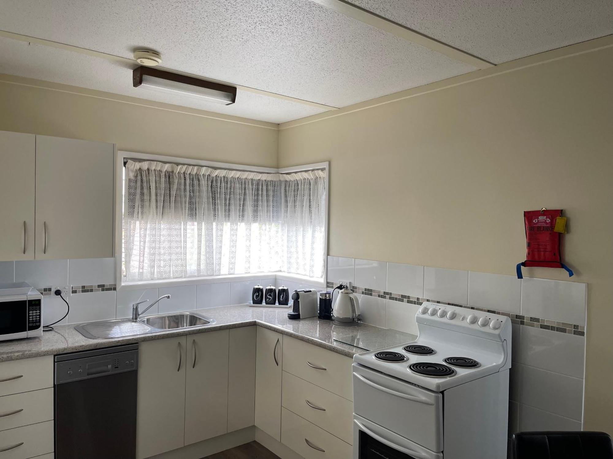 Westwood Motor Inn อาร์มีเดล ภายนอก รูปภาพ