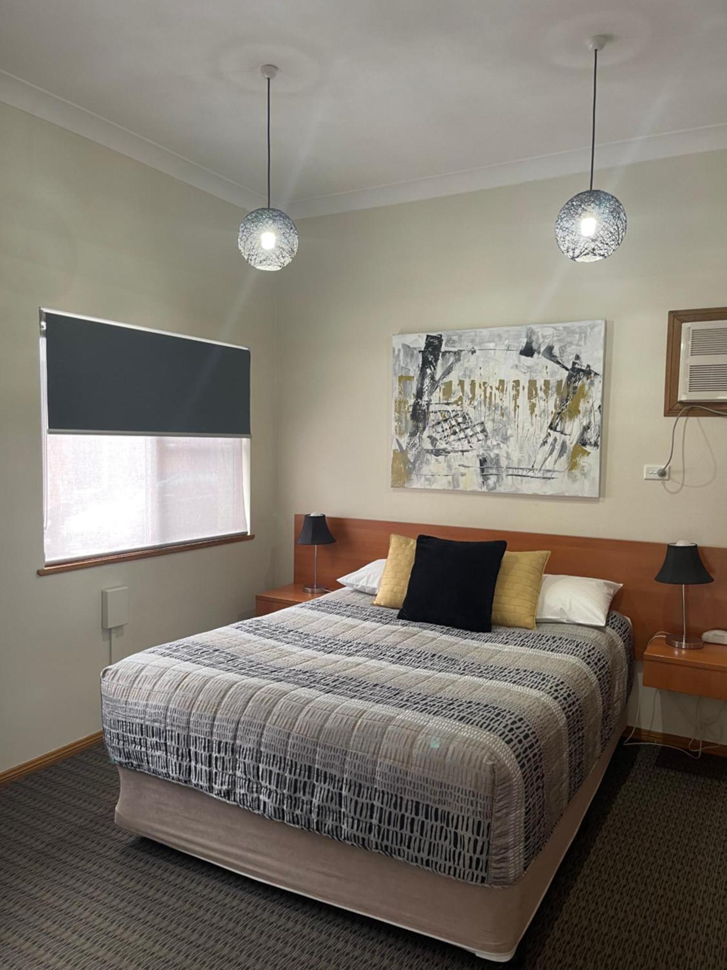 Westwood Motor Inn อาร์มีเดล ภายนอก รูปภาพ