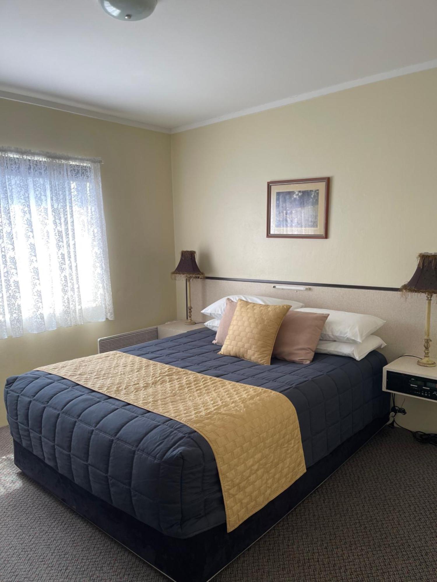 Westwood Motor Inn อาร์มีเดล ภายนอก รูปภาพ