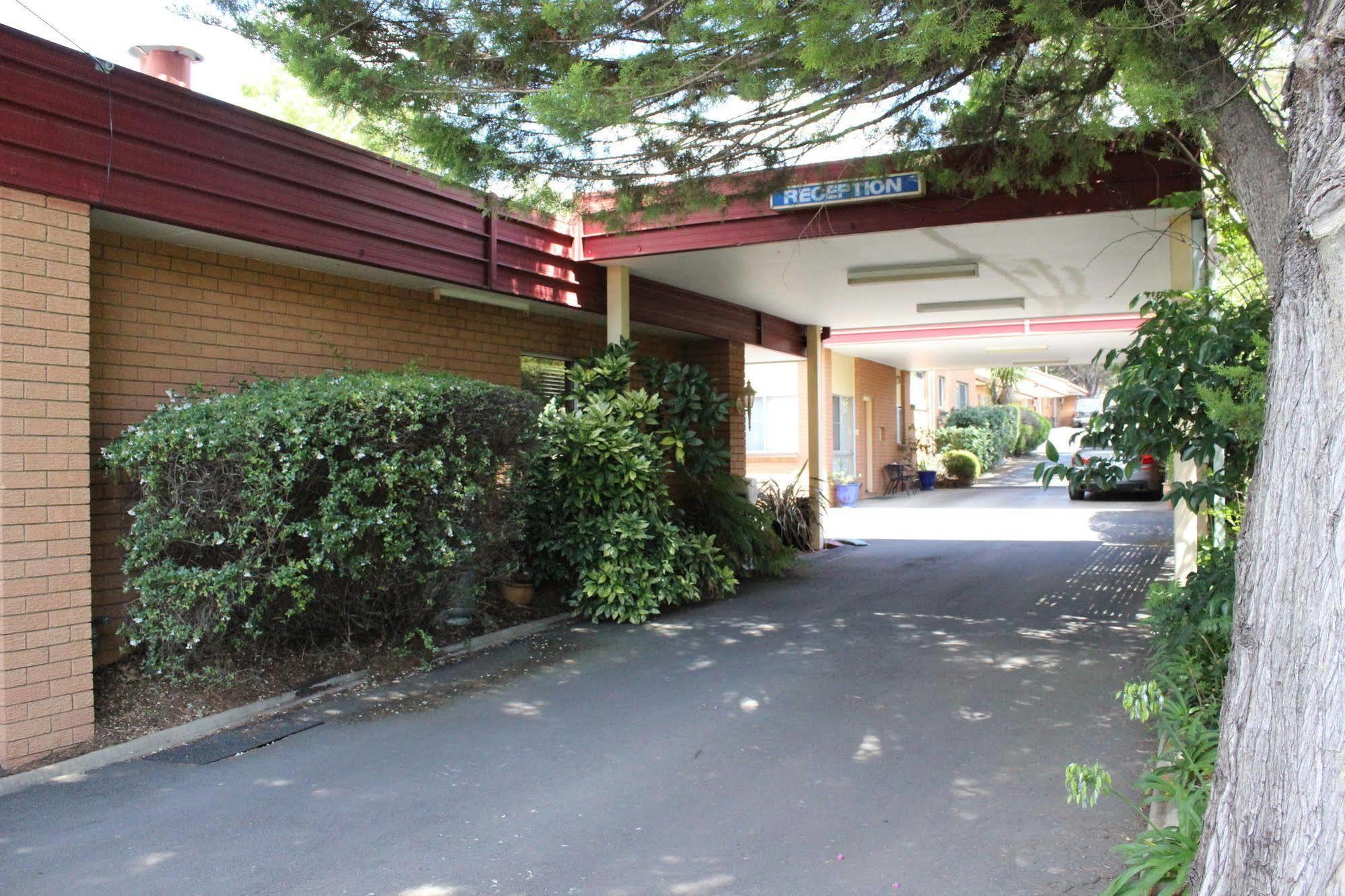 Westwood Motor Inn อาร์มีเดล ภายนอก รูปภาพ