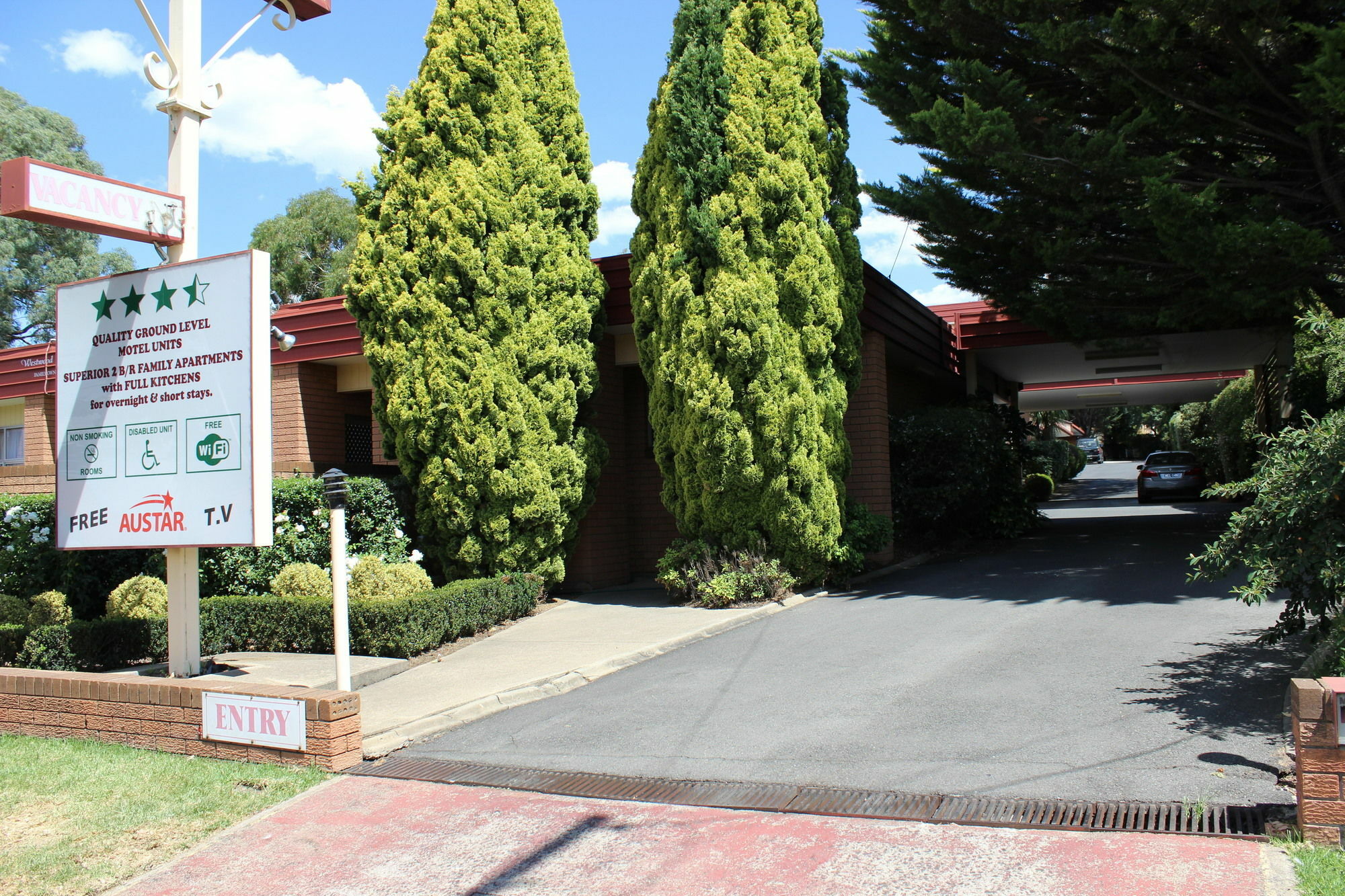 Westwood Motor Inn อาร์มีเดล ภายนอก รูปภาพ