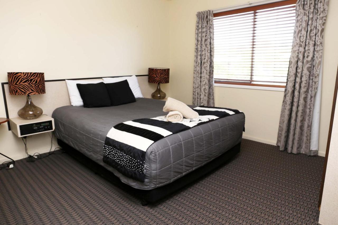 Westwood Motor Inn อาร์มีเดล ภายนอก รูปภาพ